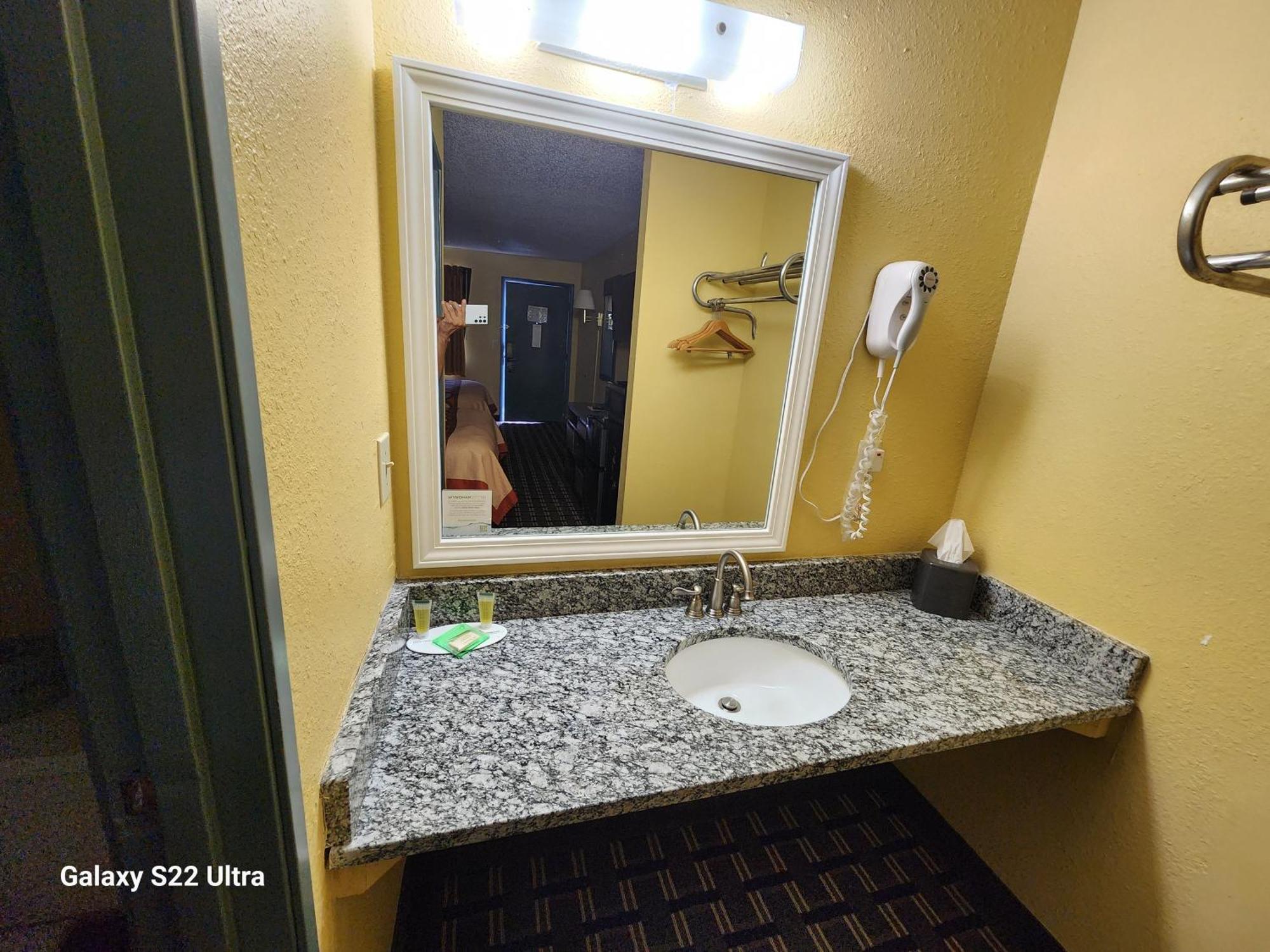 Super 8 By Wyndham Newcomerstown Exterior photo